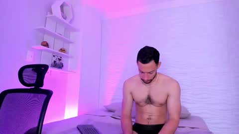 Snapshot of tyagoroberts chatting on October 19, 1:01 pm Tyago online show from October 19, 1:01 pm