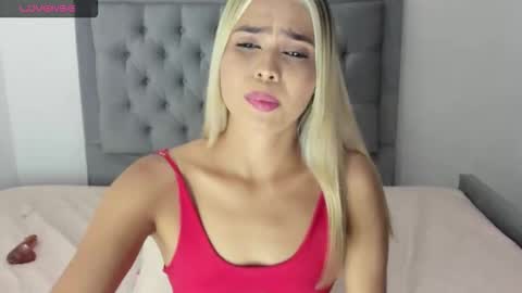 Snapshot of tyfanny19 chatting on December 13, 7:53 pm tyfanny19 online show from December 13, 7:53 pm