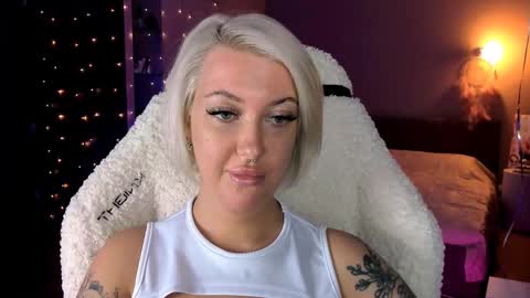 Miley online show from December 11, 2:44 pm