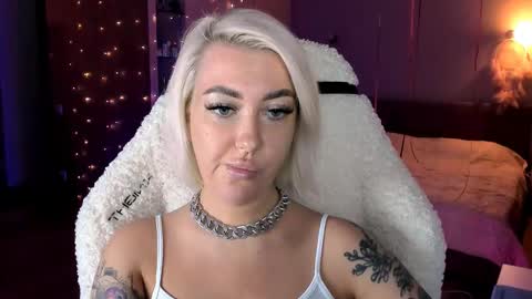 Miley online show from February 24, 3:42 pm