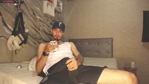 tyl3r_coop3r online show from June 17, 11:27 pm