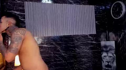 tyler_bell_ online show from June 10, 3:50 am