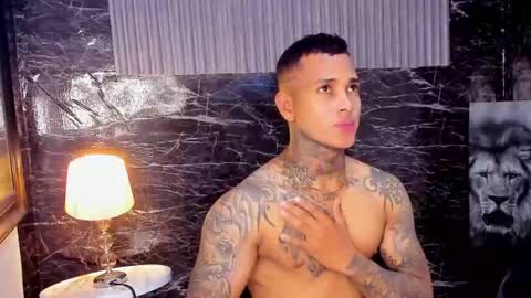 tyler_bell_ online show from June 16, 3:42 am