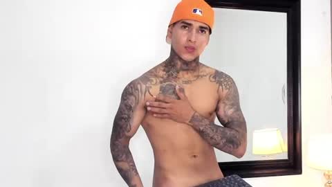 tyler_bell_ online show from July 10, 3:11 am