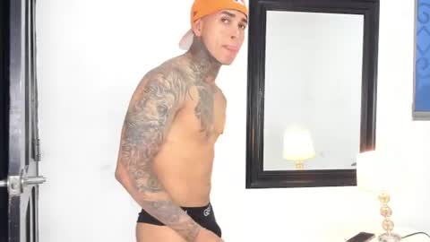 tyler_bell_ online show from July 12, 11:29 pm