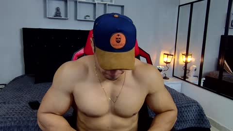 tyler_hank1 online show from December 19, 1:51 pm