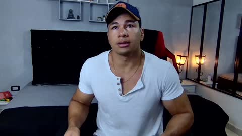 tyler_hank1 online show from January 27, 11:22 am