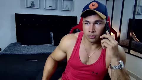 tyler_hank1 online show from February 10, 11:13 pm