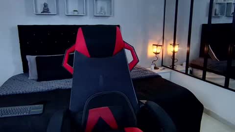 tyler_hank1 online show from February 15, 1:05 pm