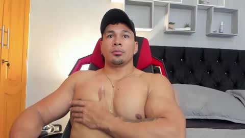 tyler_hank1 online show from March 24, 6:35 pm