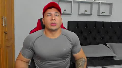 tyler_hank1 online show from June 12, 10:41 pm