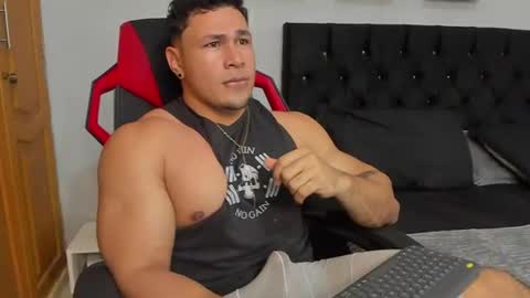 tyler_hank1 online show from June 21, 12:24 am