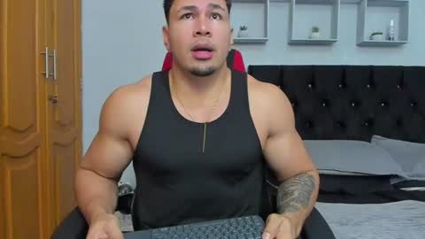 tyler_hank1 online show from June 28, 2:34 pm
