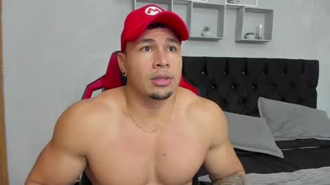 tyler_hank1 online show from June 30, 6:42 pm