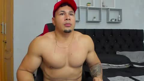 tyler_hank1 online show from July 5, 11:12 pm