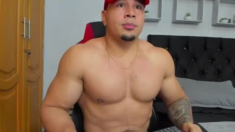 tyler_hank1 online show from July 12, 1:18 am