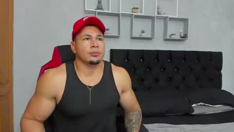 tyler_hank1 online show from July 12, 8:44 pm