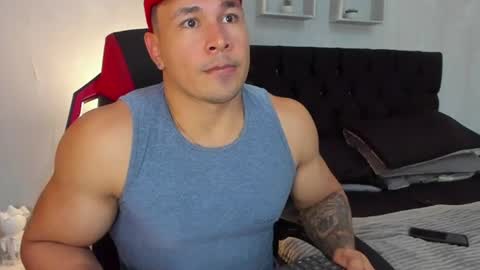 tyler_hank1 online show from July 27, 8:49 pm