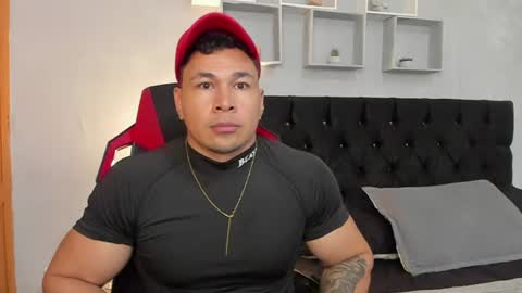 tyler_hank1 online show from July 29, 10:30 pm