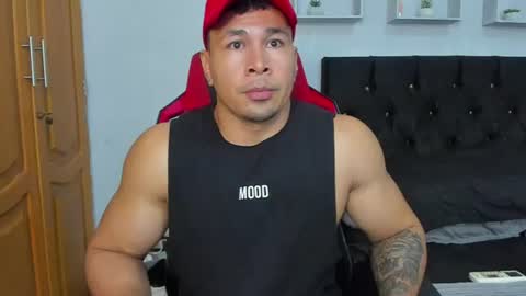 tyler_hank1 online show from July 31, 1:38 am