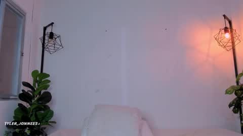 Snapshot of tyler_jonnes chatting on February 15, 3:58 am Tyler online show from February 15, 3:58 am