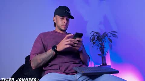 Snapshot of tyler_jonnes chatting on February 26, 1:59 am Tyler online show from February 26, 1:59 am
