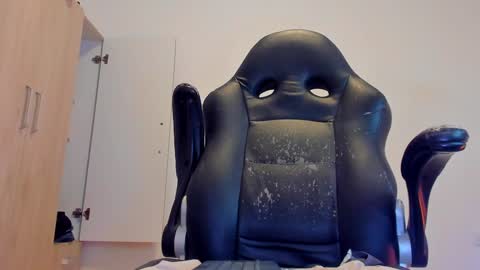     online show from December 8, 6:39 pm