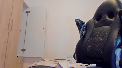     online show from December 21, 3:09 pm