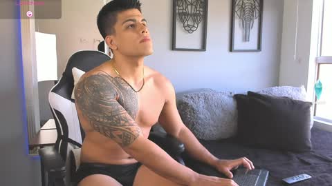 Snapshot of tyler_muscle chatting on December 7, 2:24 pm David online show from December 7, 2:24 pm