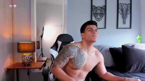 Snapshot of tyler_muscle chatting on December 13, 2:16 pm David online show from December 13, 2:16 pm