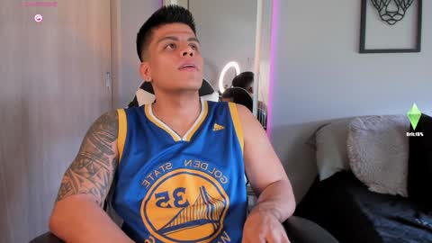 Snapshot of tyler_muscle chatting on December 18, 6:03 pm David online show from December 18, 6:03 pm