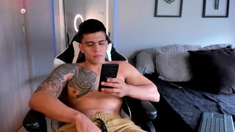 Snapshot of tyler_muscle chatting on December 19, 4:46 pm David online show from December 19, 4:46 pm