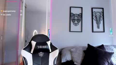 Snapshot of tyler_muscle chatting on December 19, 7:51 pm David online show from December 19, 7:51 pm