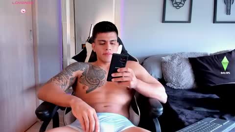 Snapshot of tyler_muscle chatting on December 20, 3:00 pm David online show from December 20, 3:00 pm