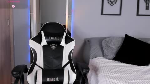 Snapshot of tyler_muscle chatting on March 11, 5:27 am David online show from March 11, 5:27 am