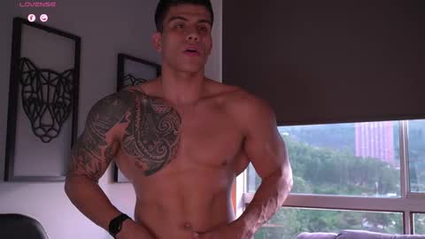 Snapshot of tyler_muscle chatting on September 12, 9:59 pm David online show from September 12, 9:59 pm