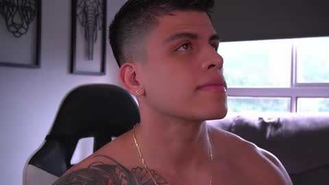 Snapshot of tyler_muscle chatting on September 18, 7:38 pm David online show from September 18, 7:38 pm