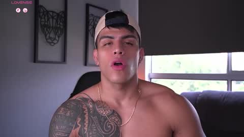 Snapshot of tyler_muscle chatting on September 24, 2:09 pm David online show from September 24, 2:09 pm