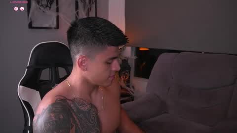 Snapshot of tyler_muscle chatting on October 11, 2:33 am David online show from October 11, 2:33 am