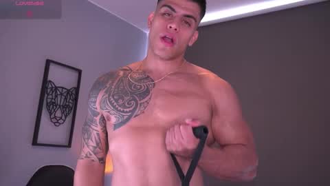 Snapshot of tyler_muscle chatting on November 6, 3:24 pm David online show from November 6, 3:24 pm