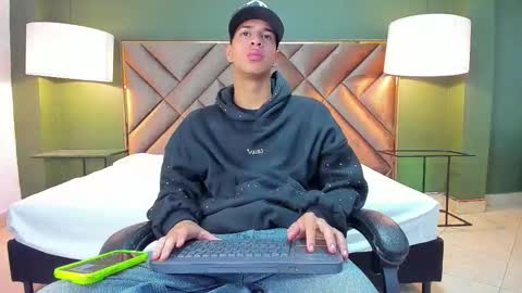 Snapshot of tyler_rodriguez chatting on October 23, 9:57 pm Tyler Rodriguez online show from October 23, 9:57 pm