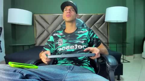 Snapshot of tyler_rodriguez chatting on October 27, 11:31 pm Tyler Rodriguez online show from October 27, 11:31 pm