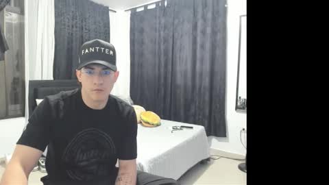 Snapshot of tyler_scotts2323 chatting on December 15, 1:32 am tyler_scotts2323 online show from December 15, 1:32 am