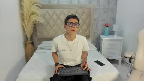 Snapshot of tylercross_ chatting on March 17, 8:45 pm Tyler online show from March 17, 8:45 pm