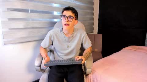 Snapshot of tylercross_ chatting on March 22, 8:12 pm Tyler online show from March 22, 8:12 pm