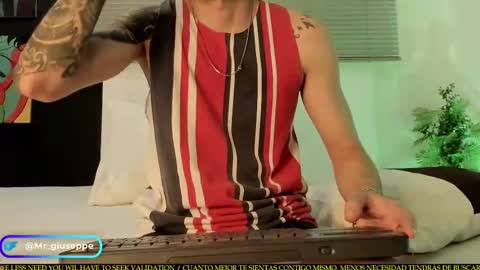 tylergiuseppe_ online show from September 14, 12:32 am