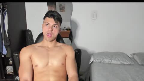 Snapshot of tylermorgan00 chatting on October 10, 5:23 pm T Y L E R online show from October 10, 5:23 pm