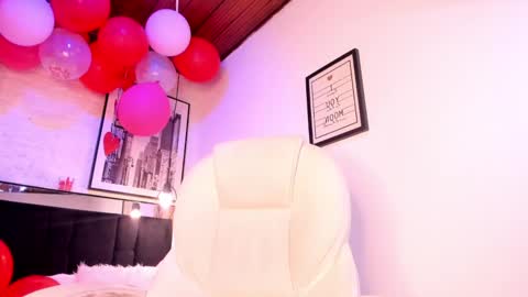 Snapshot of tylla_ chatting on February 18, 2:59 am online show from February 18, 2:59 am