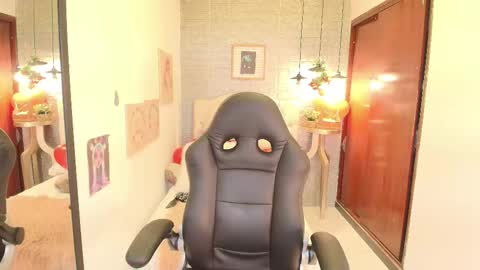 Snapshot of tylla_ chatting on February 28, 3:15 am online show from February 28, 3:15 am