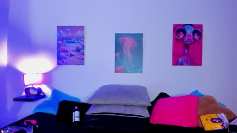 tyra   online show from December 4, 3:16 am